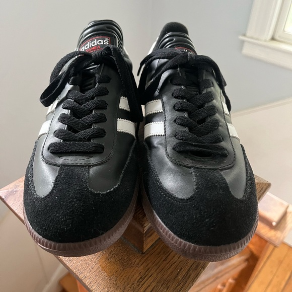 Adidas Samba Classic indoor soccer sneakers - Picture 2 of 7